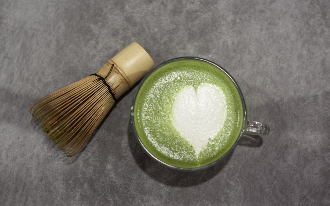 Por que incluir Matcha no Cardápio da sua Cafeteria? A Tendência Mundial e os Benefícios para o seu Negócio